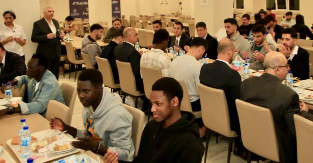 Kaymakam Öztürk Gençlerle İftarda