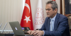 Milli Eğitim Bakanı Özer," Türk Drone Festivali Oylamasına Katıldı