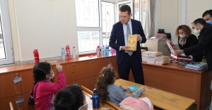 Alanya Kaymakamlığı ve Hamdullah Emin Paşa Vakfı'ndan Alanya'daki Tüm 1.Sınıf Öğrencilerine 90.000 Kitap