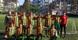 Alanyaspor Kız Futbol Okulu Çalışmalarına Başladı