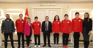 Antalyaspor Yüzme Takımı’ndan Başkan Böcek’e ziyaret
