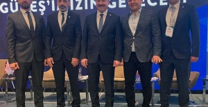 Başkan Yücel Antalya'da Düzenlenen 2022 Yağlı Güreş Forumu'na Katıldı