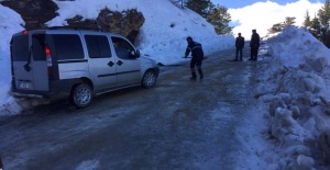 Taşatan Yolu’nda Tuzlama Çalışması