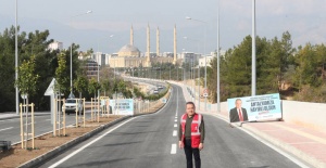 Üniversite Caddesi’ndeki Yeni Yol Trafiğe Açıldı Başkan Muhittin Böcek Deneme Sürüşü Yaptı