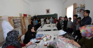 ALANYA BELEDİYESİ KURSLARINDA ÖĞRENCİLERE KİLİM DOKUMA DERSİ