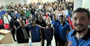 Efeler'den gençlere voleybol dersi