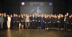 "Atatürk’ün Kıvılcımları" Gösterisi Duygulandırdı