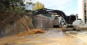Alanya Belediyesi’nden Batı Mahallelerinde Kaldırım Ve Yol Mesaisi