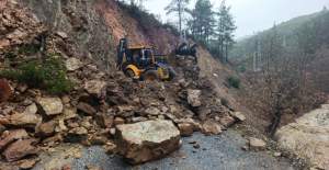 Büyükşehir’den Şiddetli Yağışlar Sonrası Yollara Hızlı Müdahale