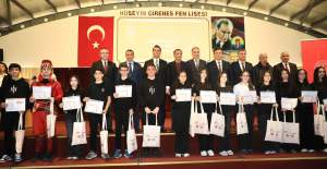 Kaymakam Öztürk Öğrencilerin Karne Sevincine Ortak Oldu