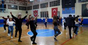 Zeybek Kursiyerleri Sertifikalandı