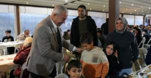 Başkan Özçelik İlk İftarı Vatandaşlarla Birlikte Yaptı