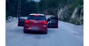 Trafikte Tehlikeli Şova Geçit Yok